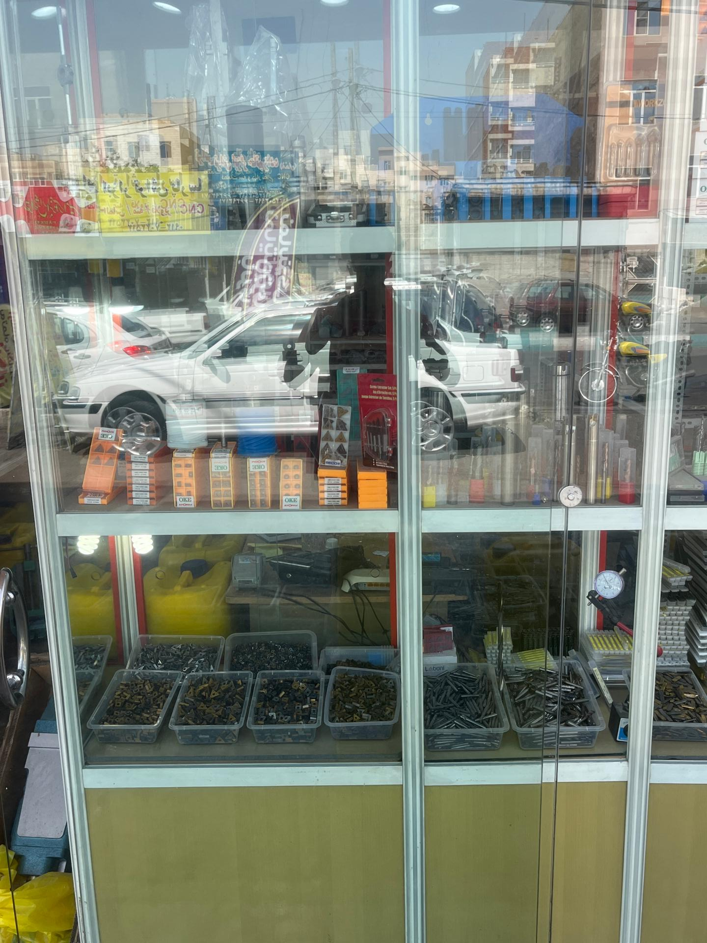 فروشگاه اسباب بازی دنیای رنگی