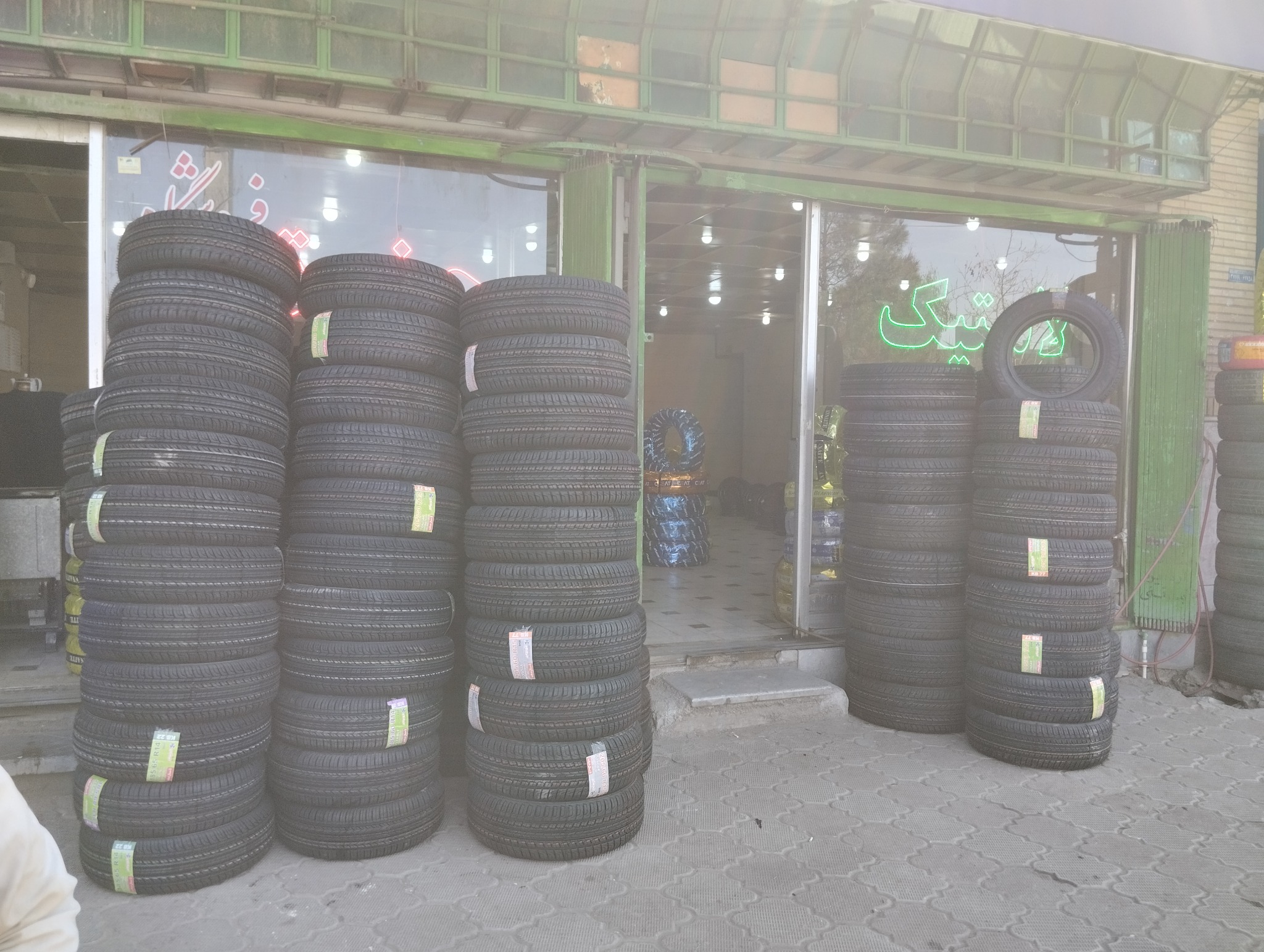 فروشگاه لاستیک حضرتی (فرهاد)