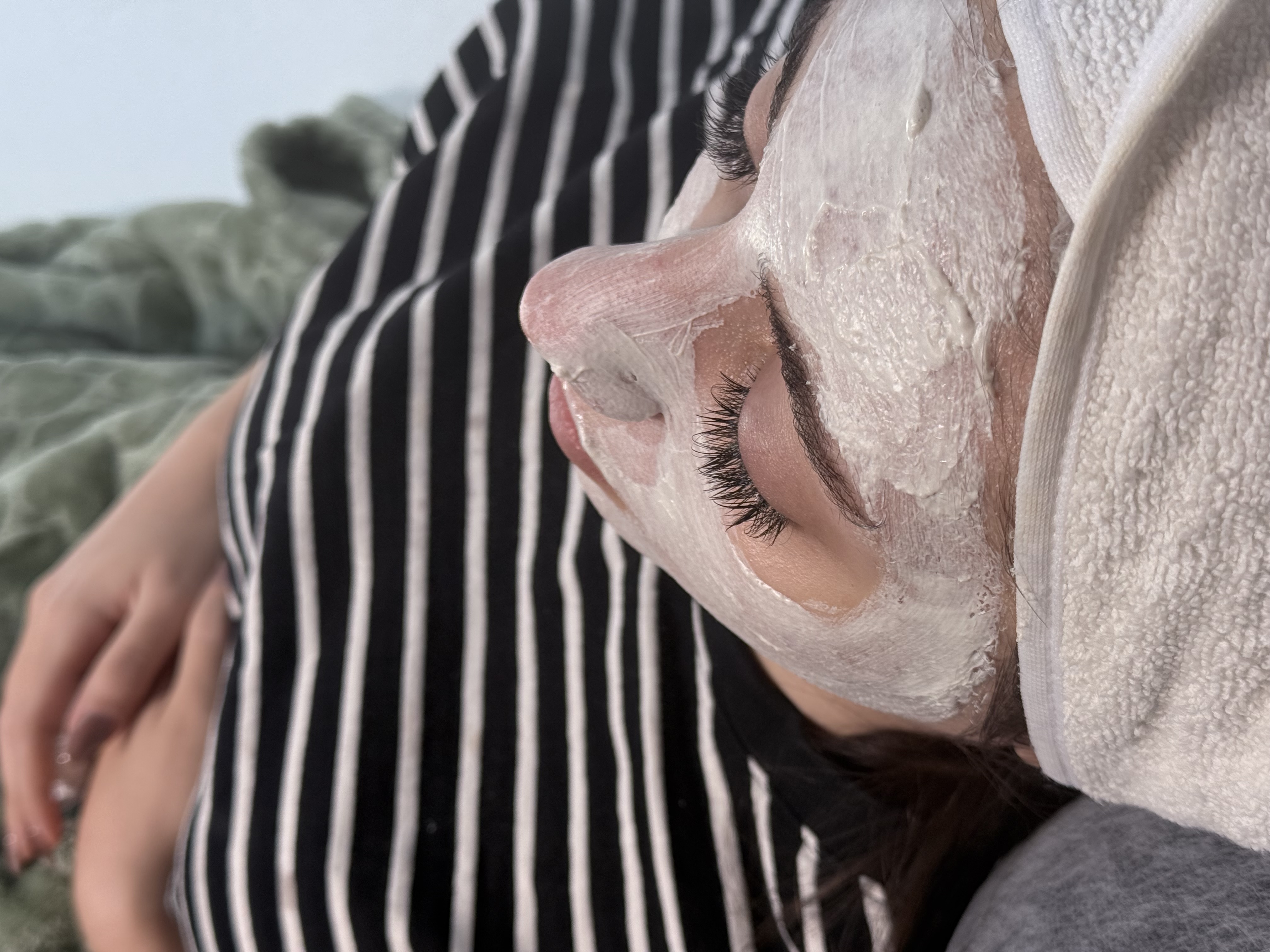 فشیال و پاکسازی پوست النازوید