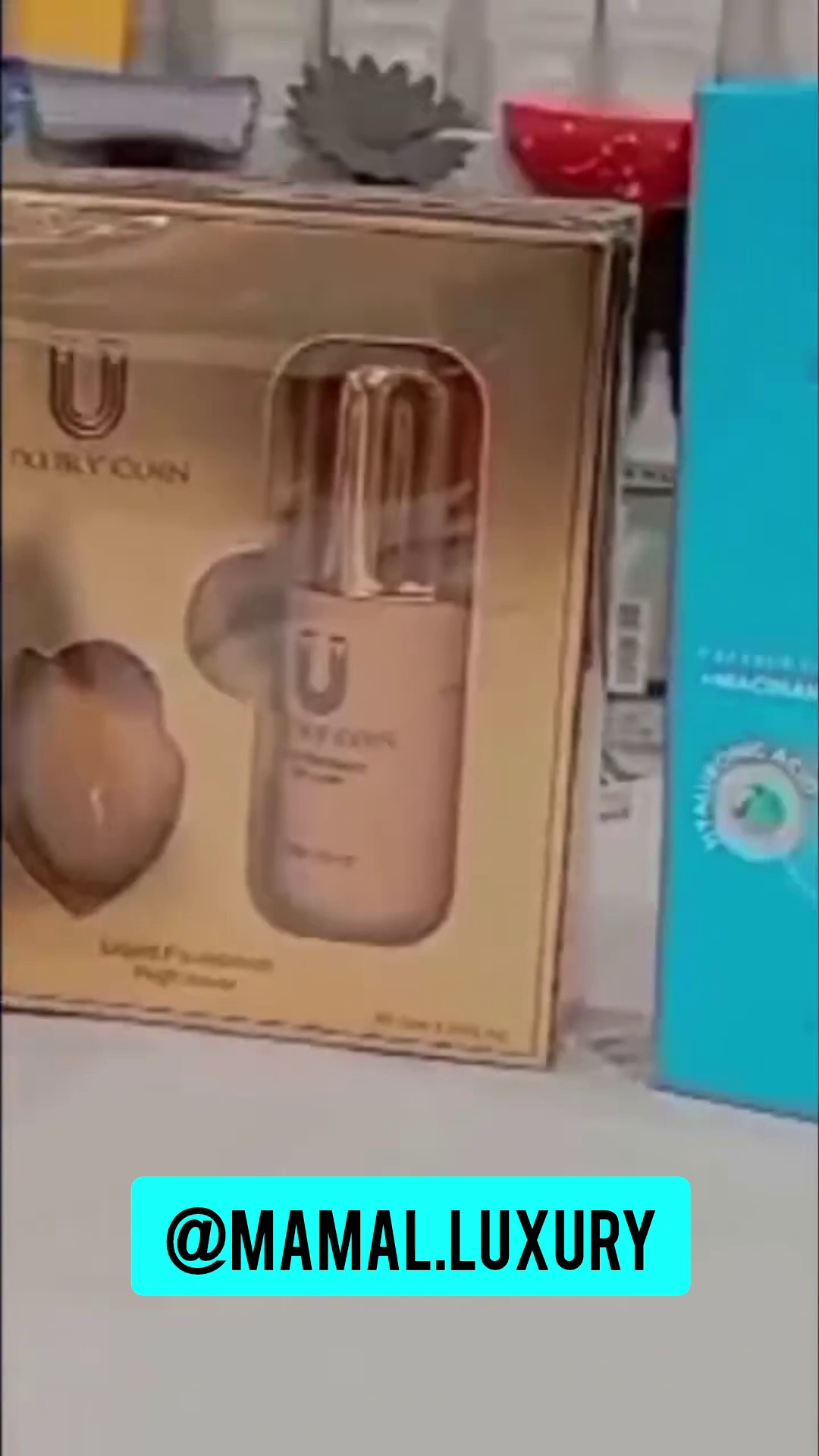 لوازم ارایش و لاک چری کوین
