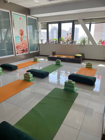 مرکز یوگای مروارید آبی