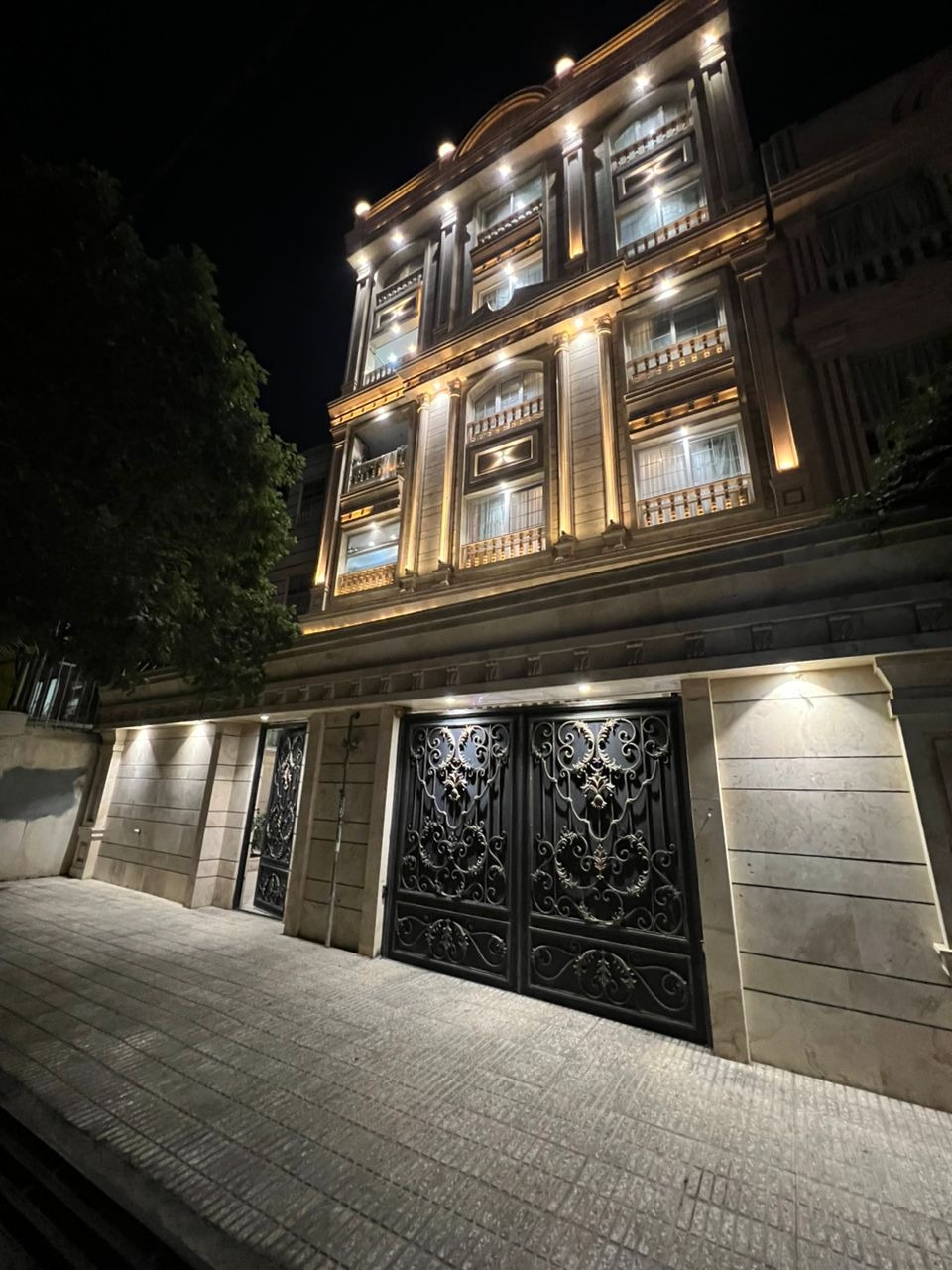 مشاورین املاک کاخ