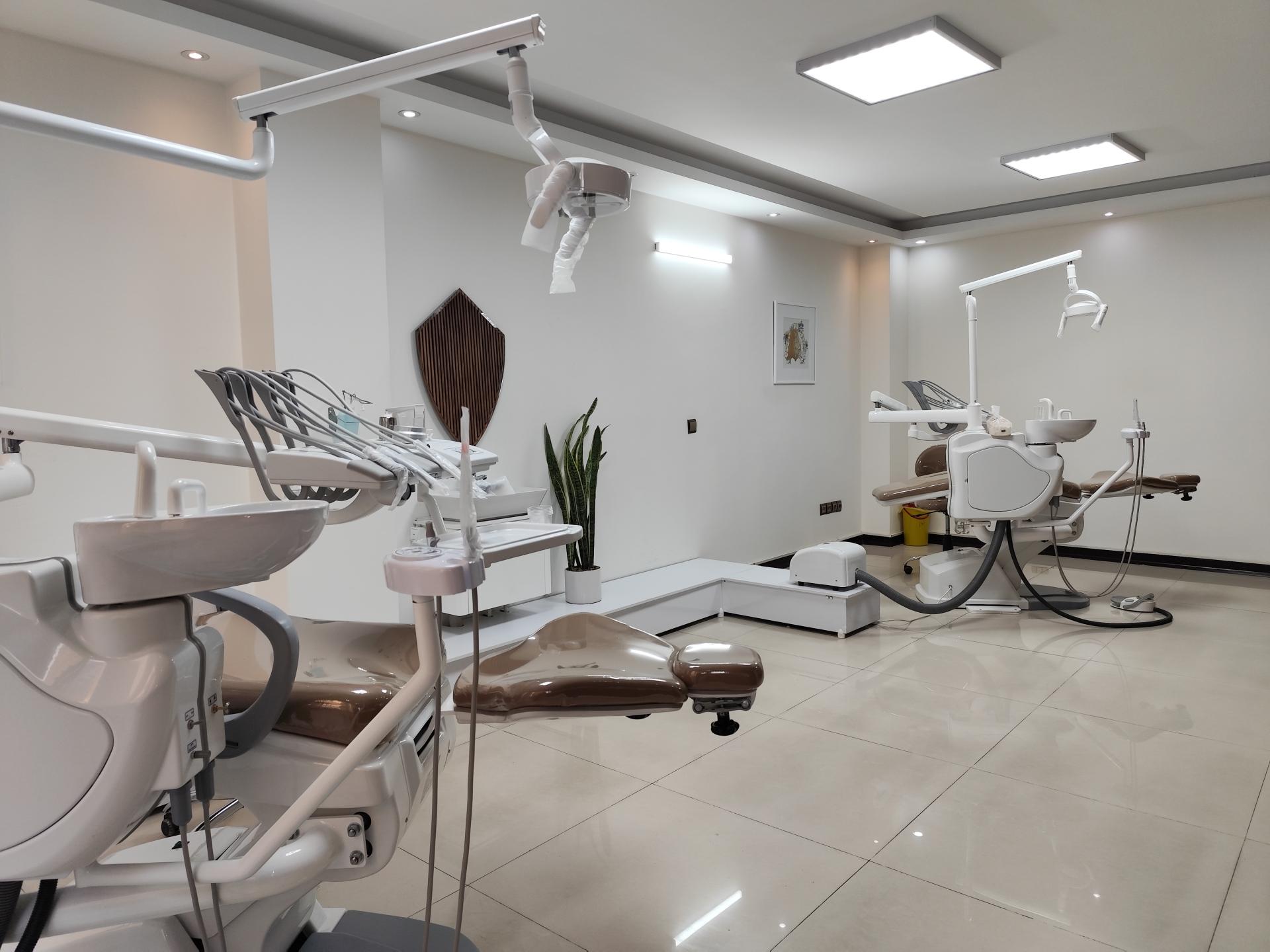 مطب دندانپزشکی دکتر عباس کاشی