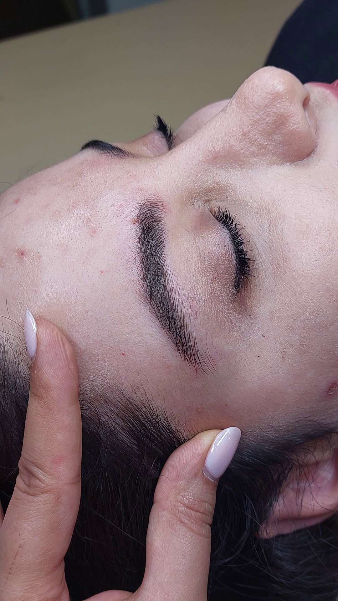 میکروبلیدینگ ابرو با تکنیک موربروز