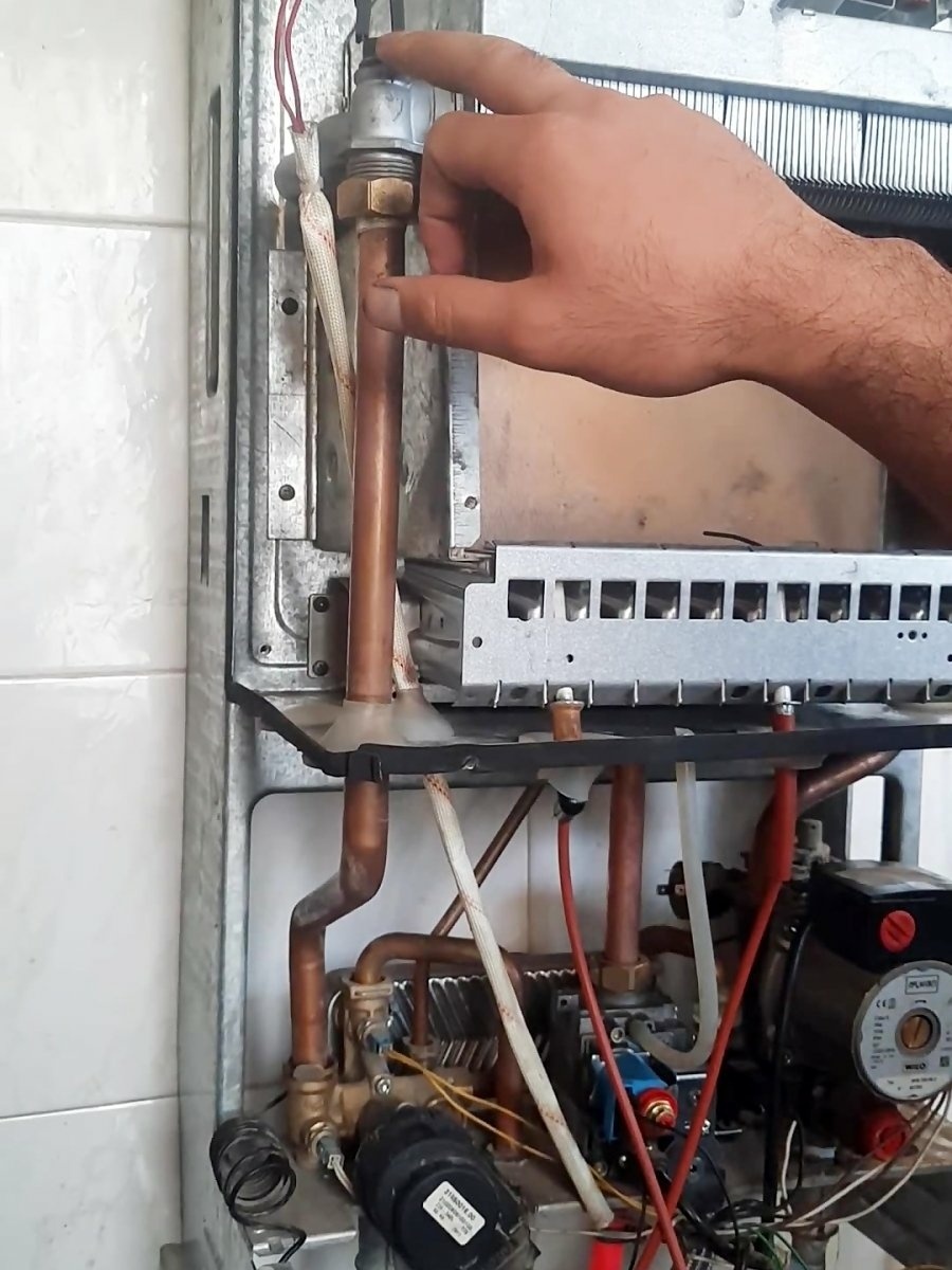 نصب و سرویس پکیج دیواری وکولر آبی حیدری