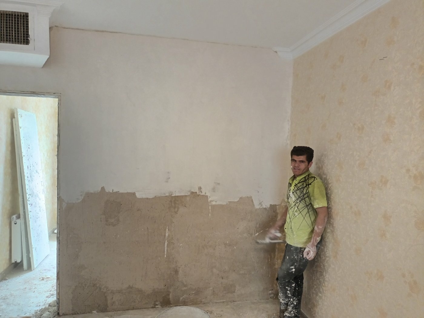 نقاش ساختمان محسن مهدی زاده