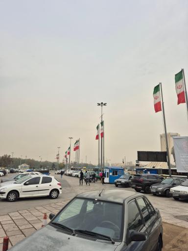 ورودی پارکینگ رستوران و کافی شاپ آزادی