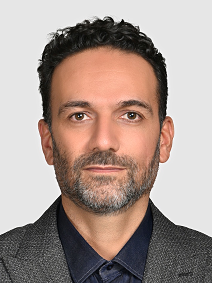 وکیل آرش بینشیان