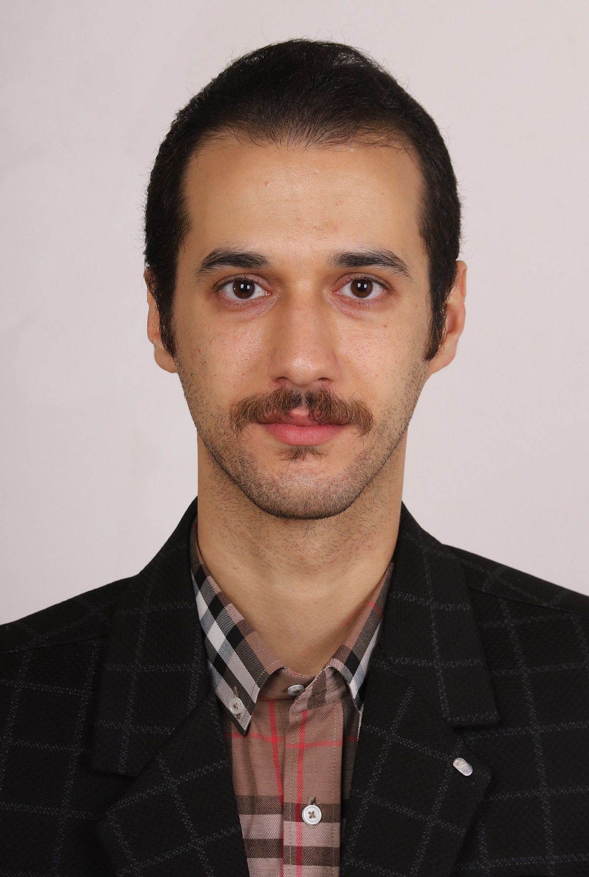 وکیل آرمان احمدیان لاهیج