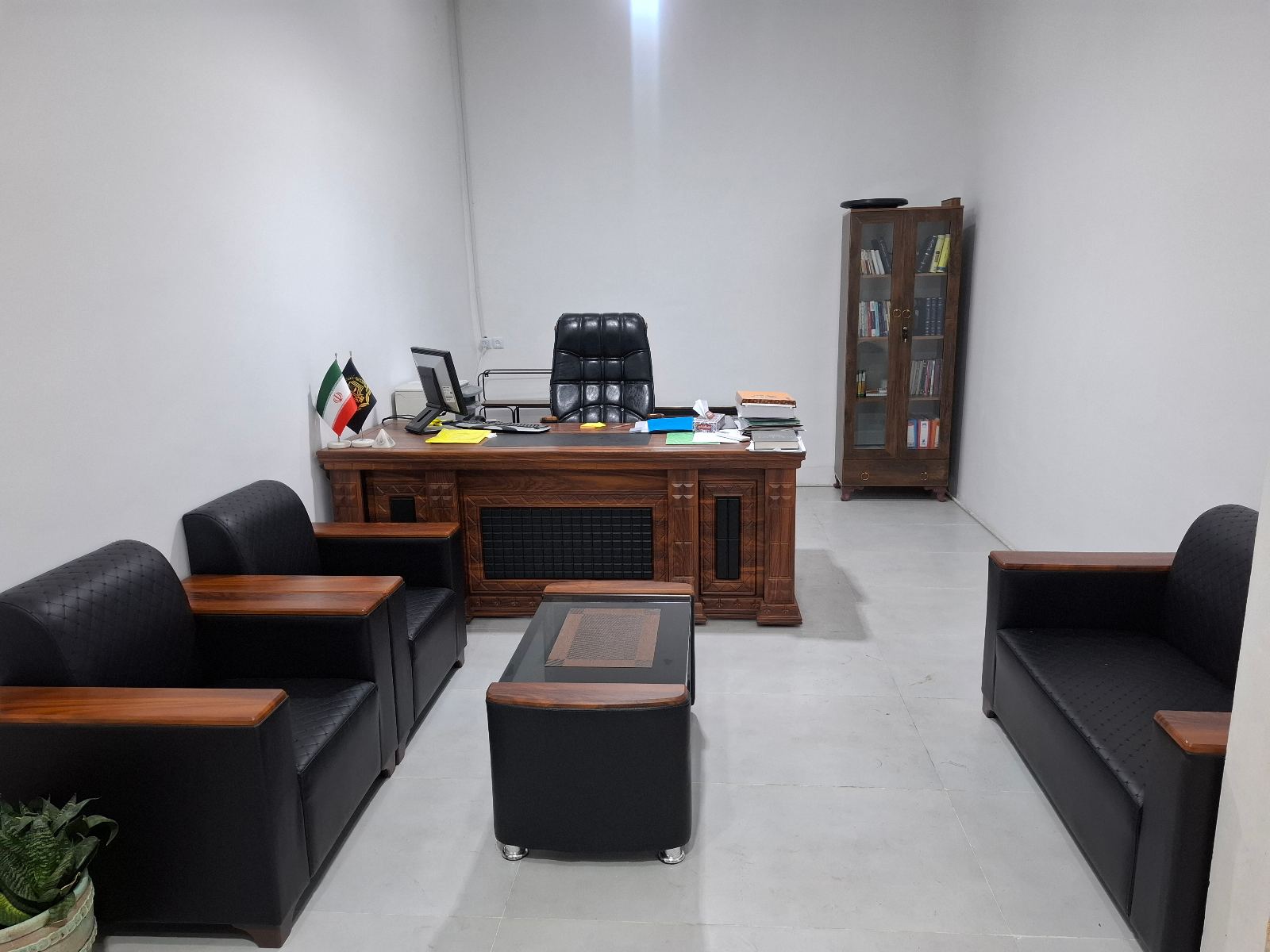 وکیل بهادر کریمی