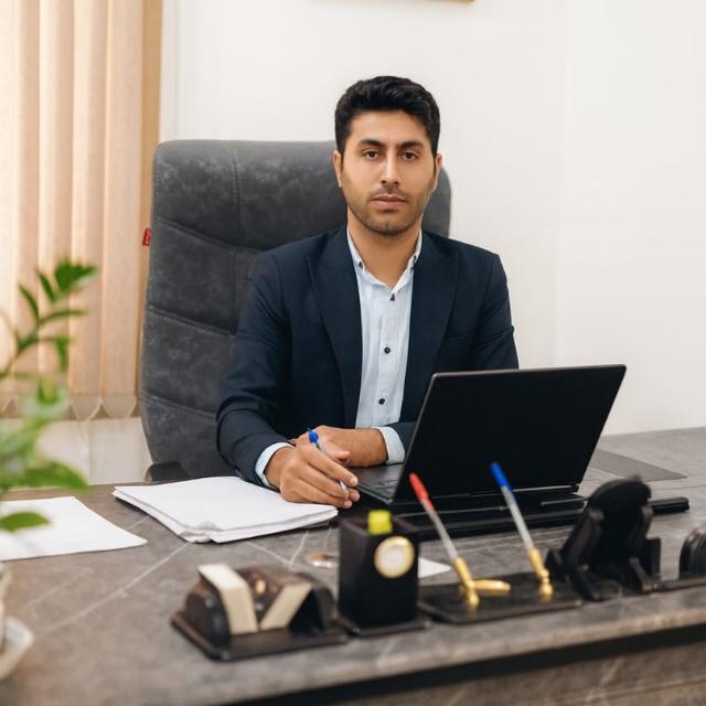 وکیل دادگستری حکیم تقوایی نیک