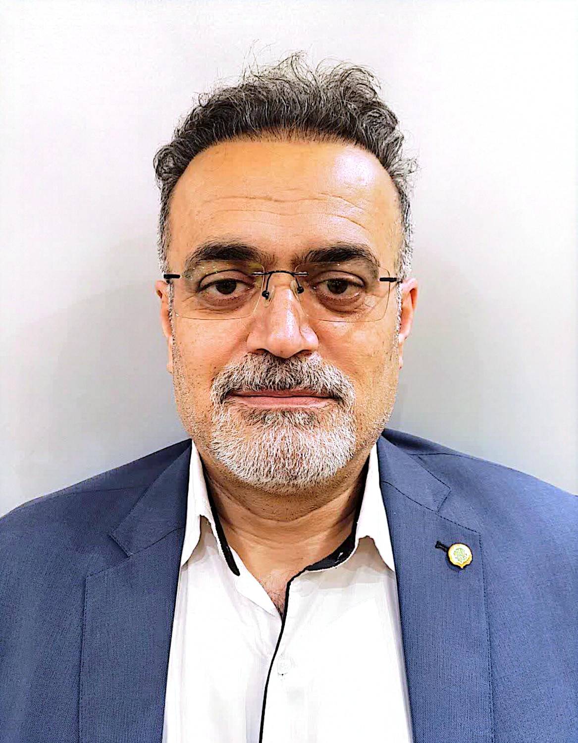 وکیل رزم آور حاتمی