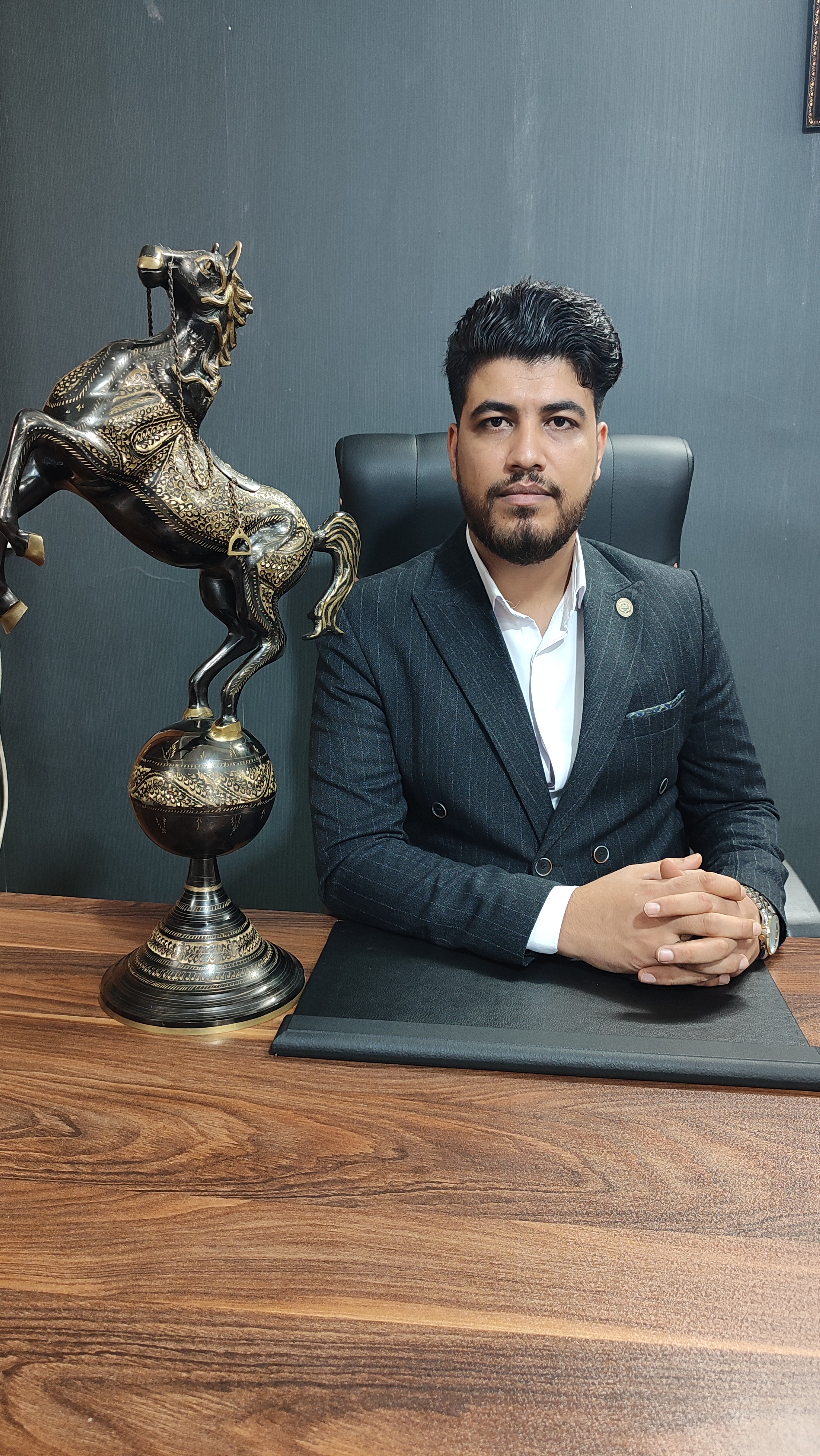 وکیل علی اوجاقی