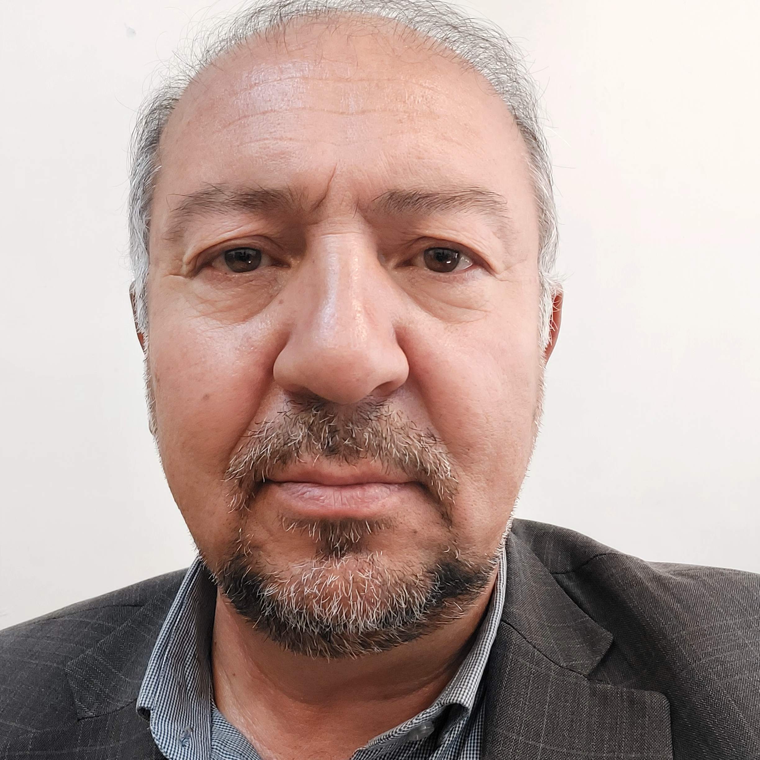 وکیل عماد عموئی ماهینی