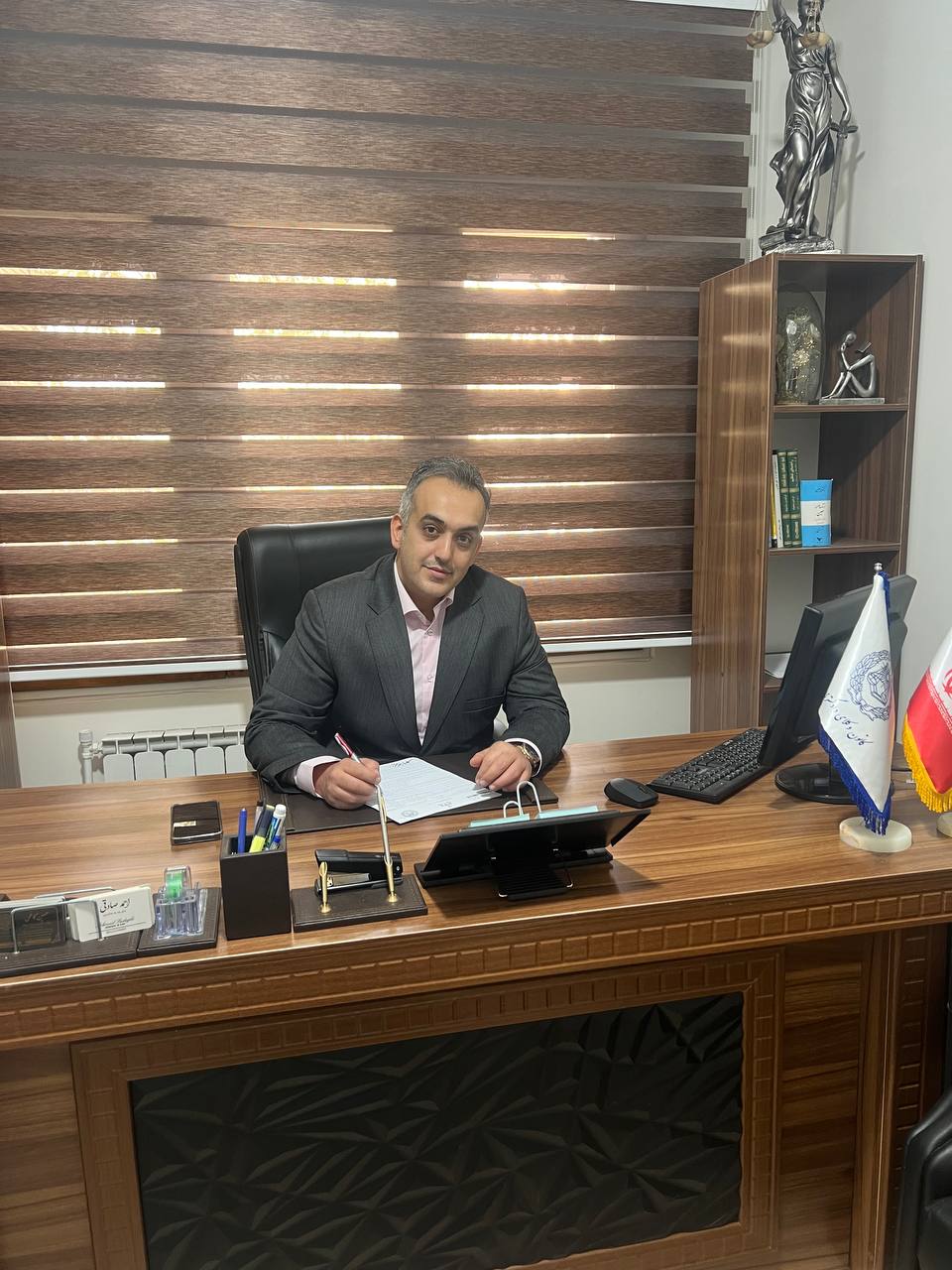 وکیل پایه یک دادگستری احسان کرم نیای فر