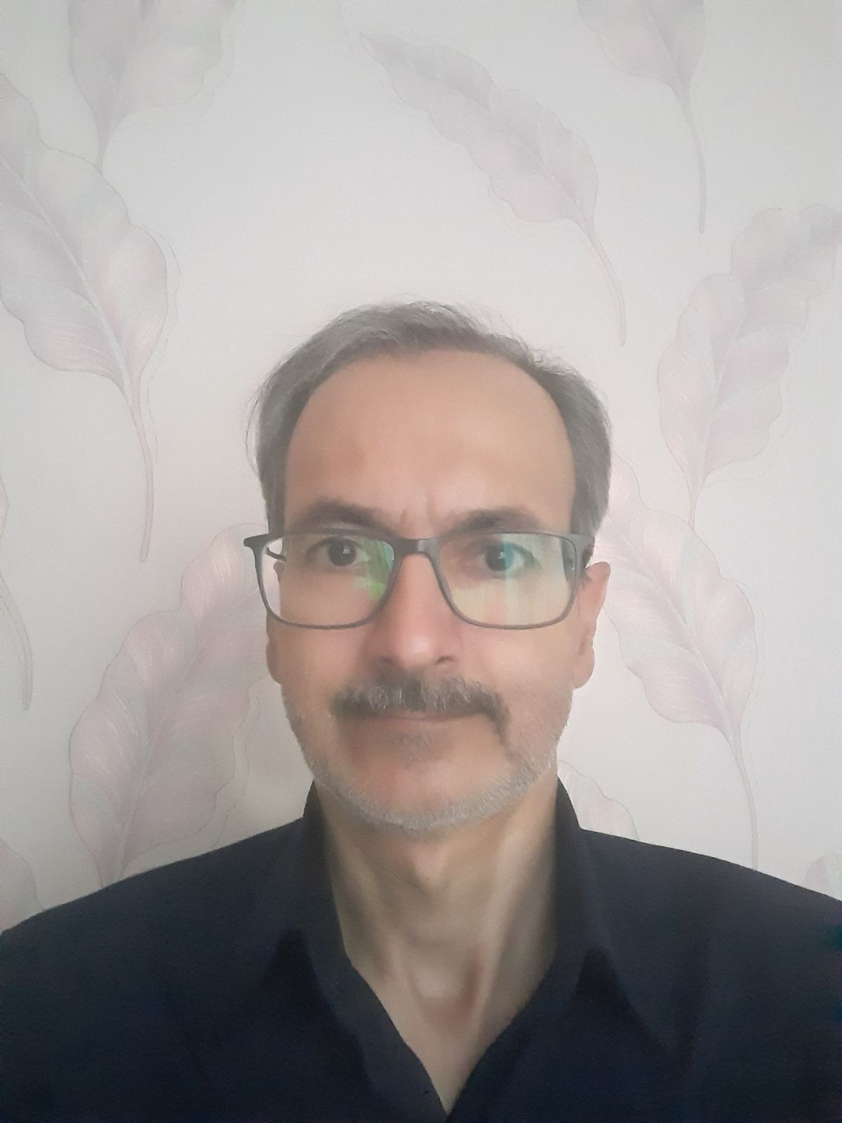 وکیل پایه یک دادگستری بابیش از۲۰سال سابق