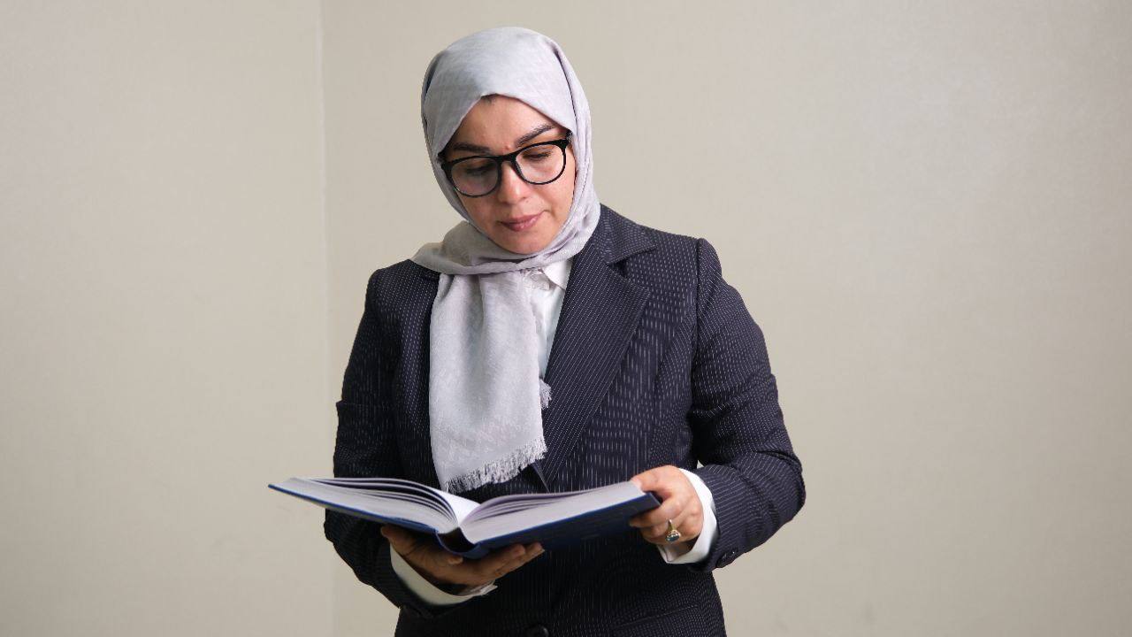وکیل پایه یک دادگستری خانم حجتیان