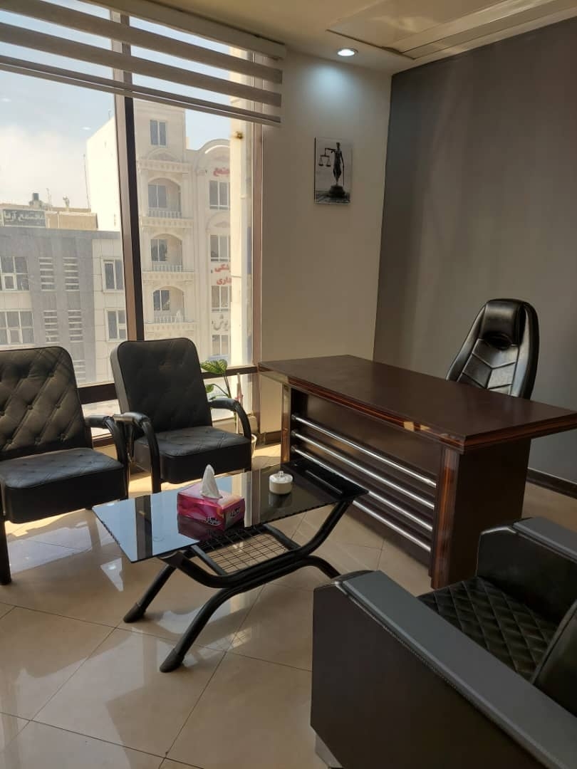 وکیل پایه یک دادگستری سارا دِل‌فانی