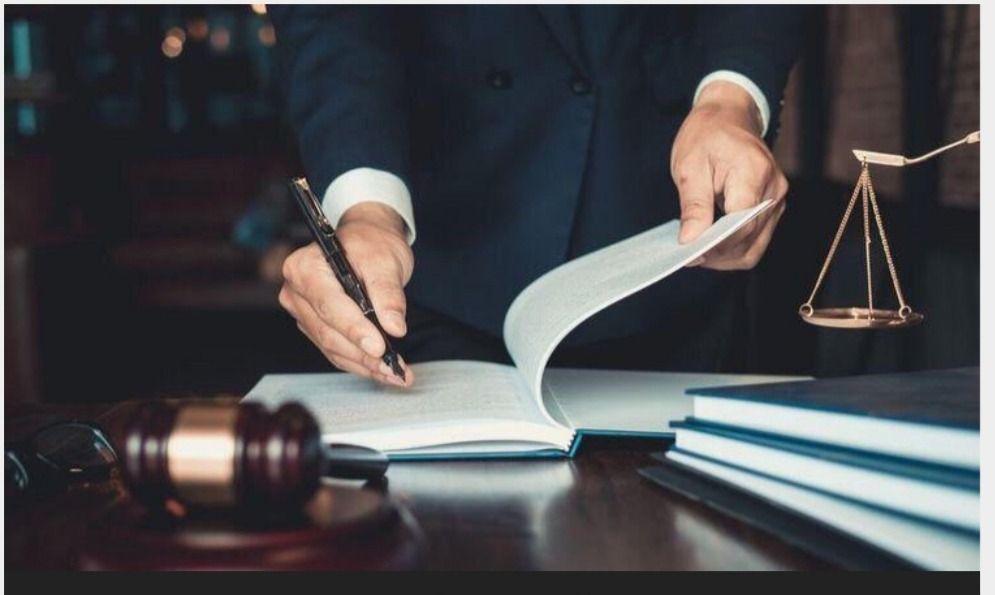 وکیل پایه یک دادگستری