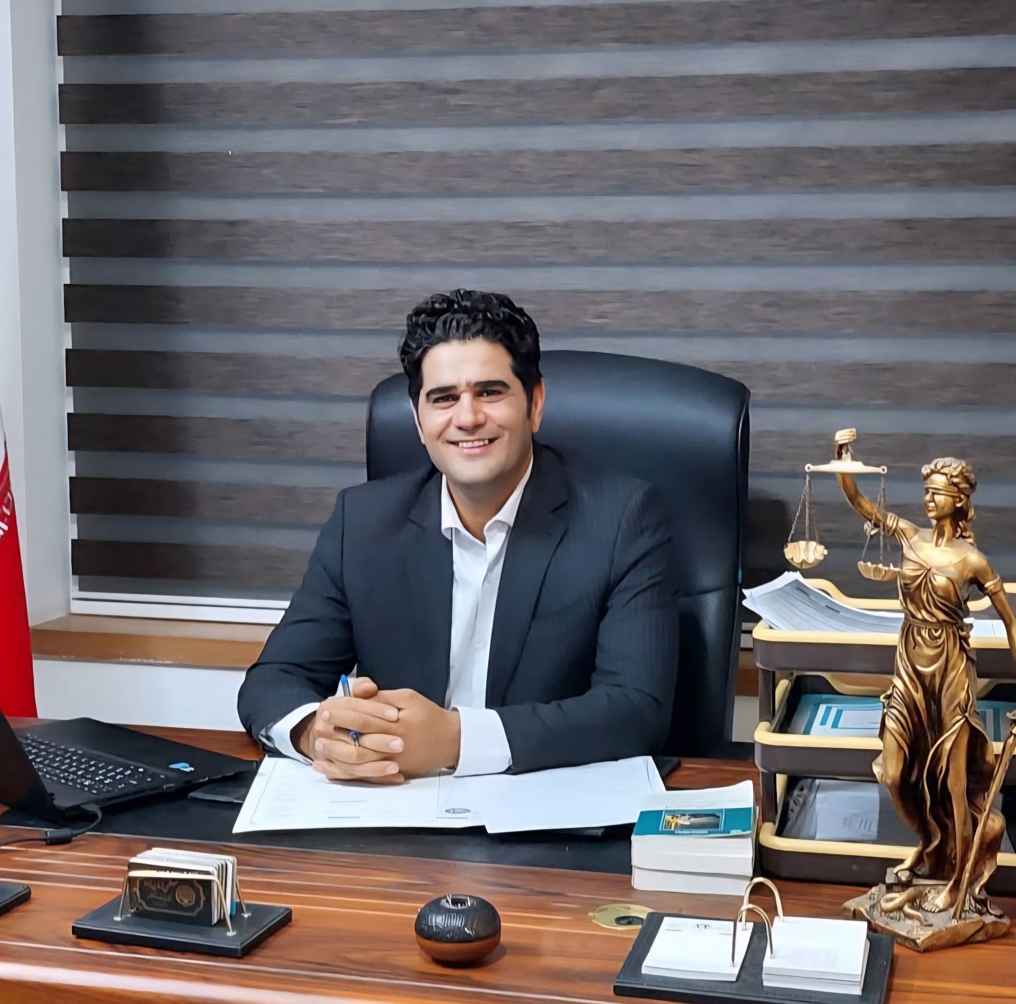 وکیل پایه یک دادگستری مصطفی زمان زاده