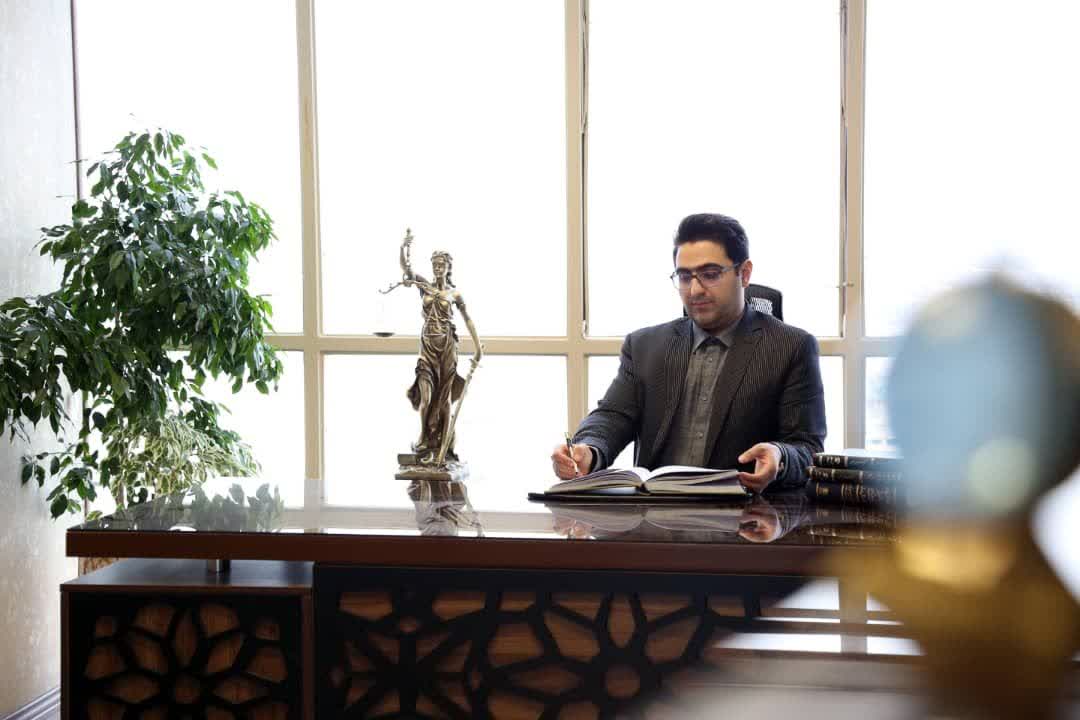 وکیل پایه یک دادگستری مصطفی ضیغمی
