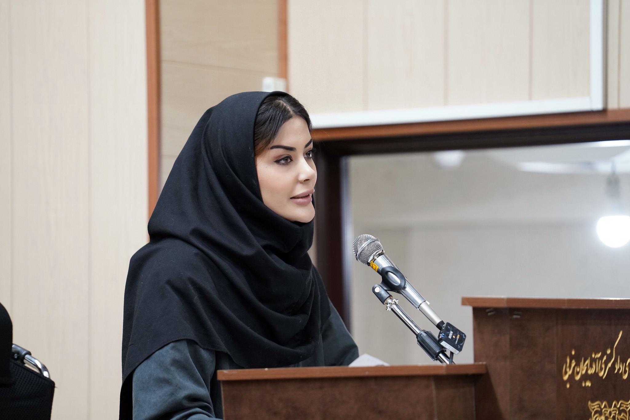 وکیل پایه یک دادگستری نیلوفر نوری