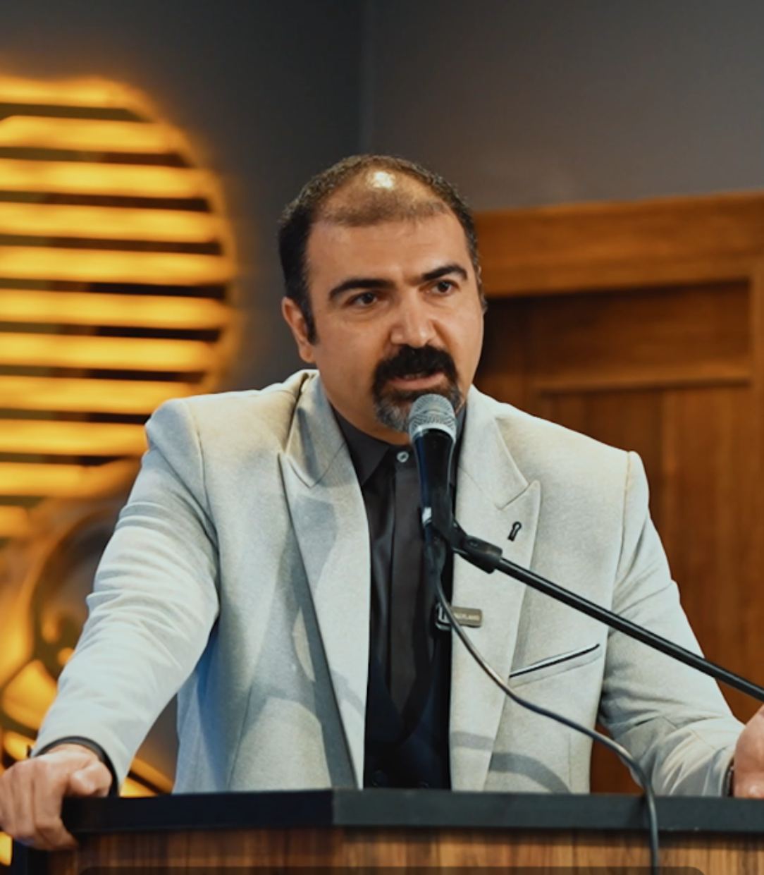 وکیل پایه یک دادگستری