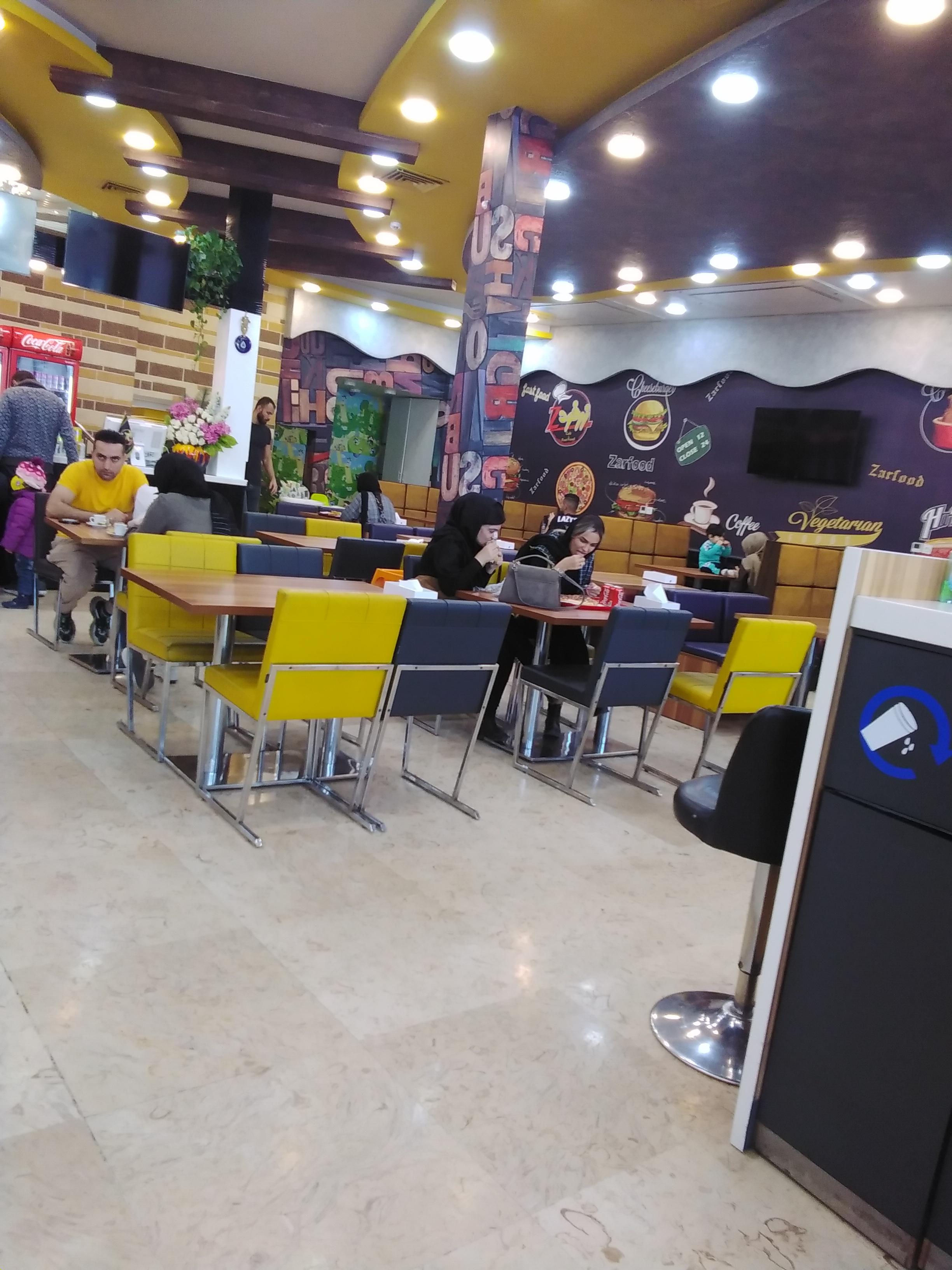 پیتزا کافی شاپ زر فود