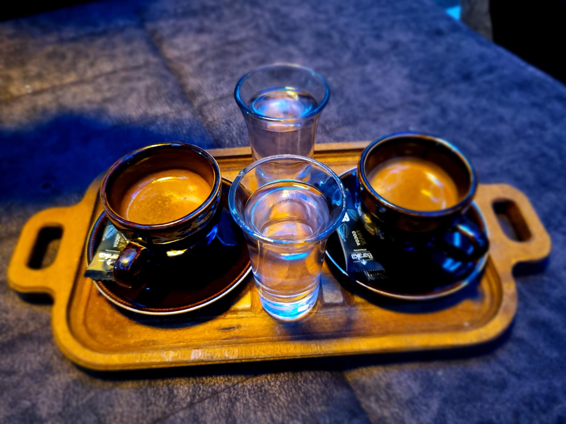کافه فانوس سرخ