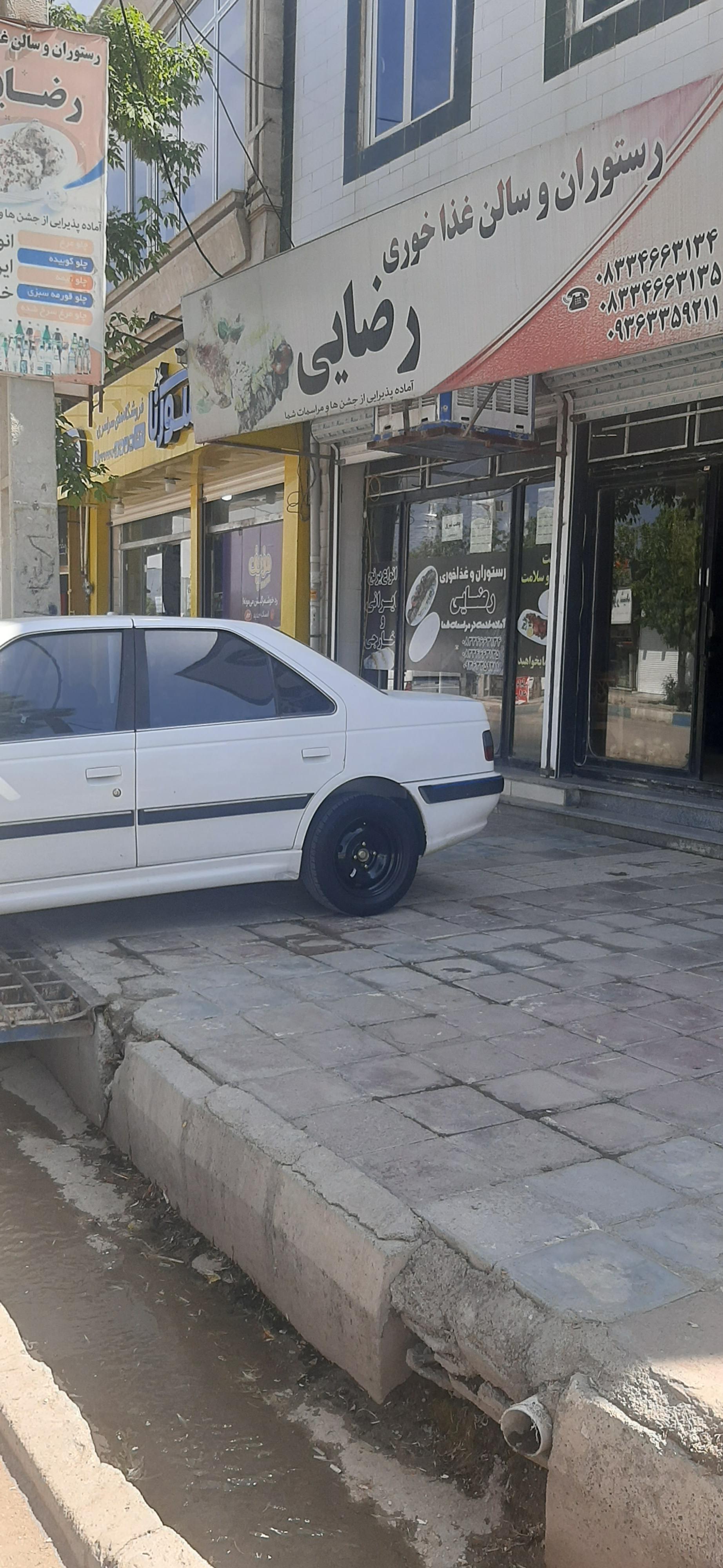 کبابی و ساندویجی رهگذر