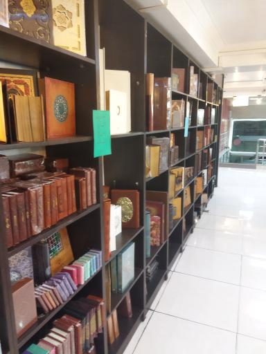 کتاب فروشی شهر کتاب تبریز
