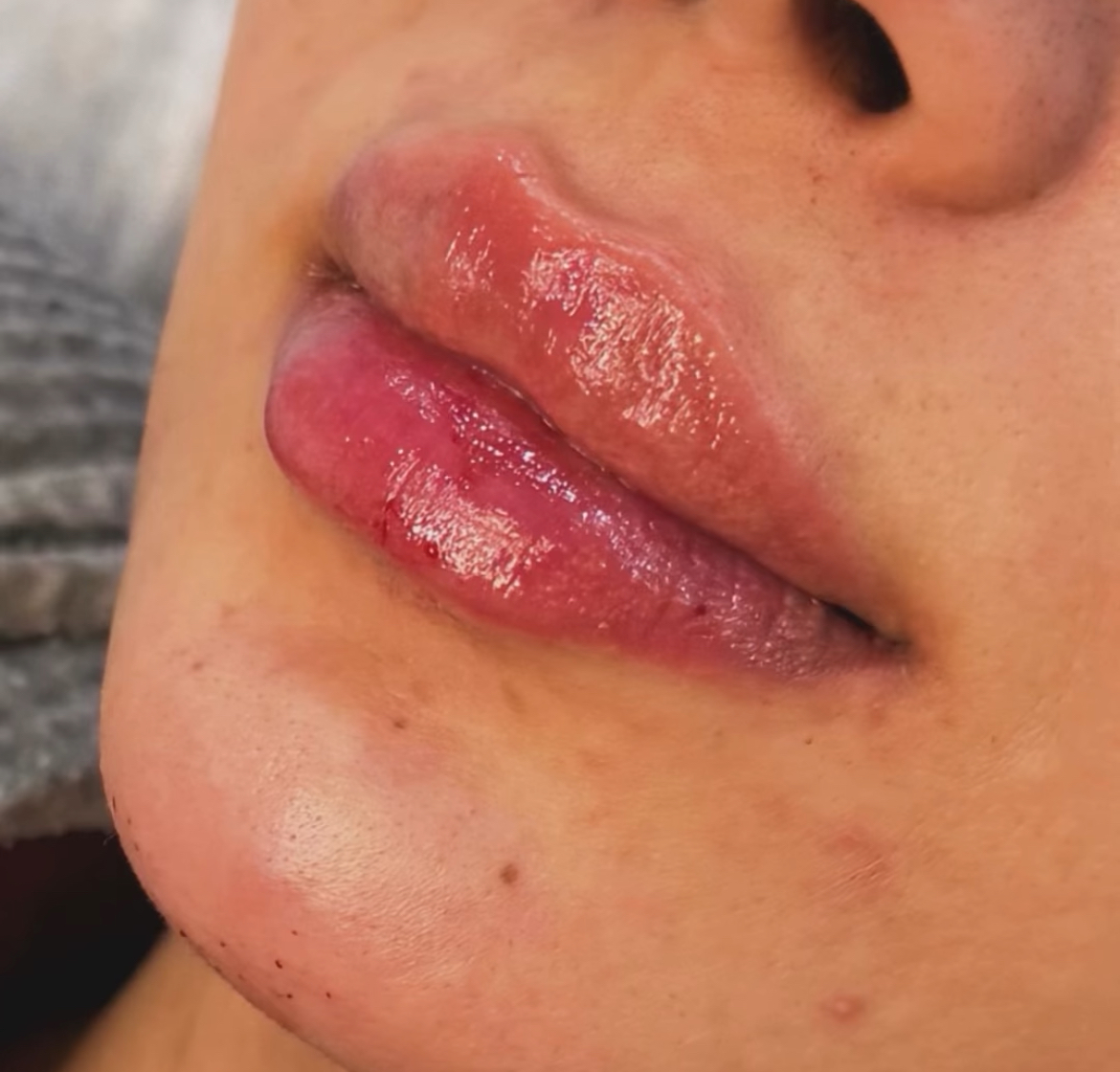 کلینیک زیبایی و جراحی روزت